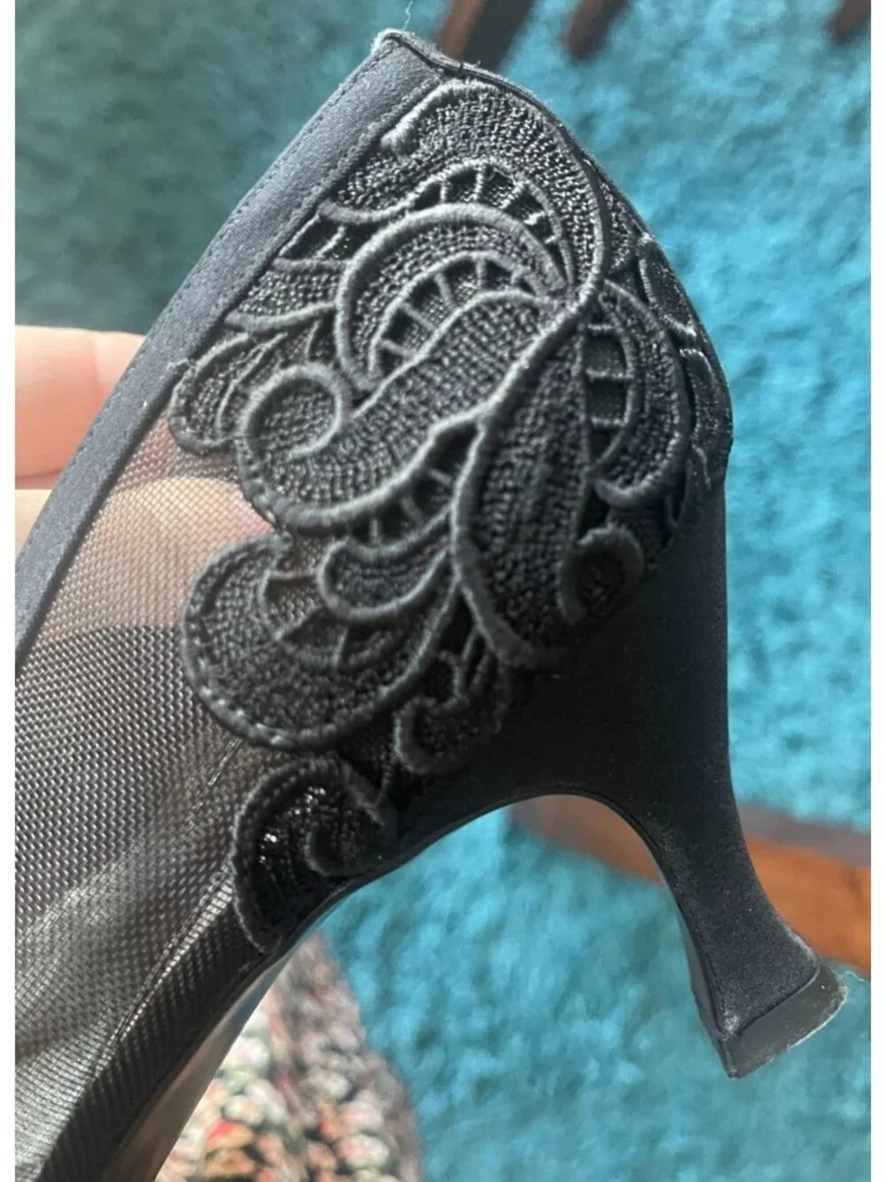 Vintage Stuart Weitzman Women's 8 Mesh Embroidered Kitten Heel Pumps Classic